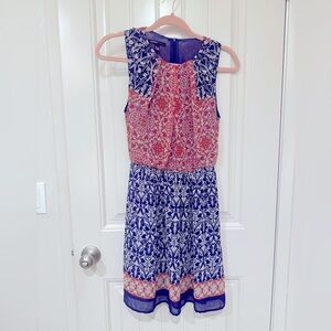 Short sleeve graphic design dress that has a peek-a-boo in the front from Mango.